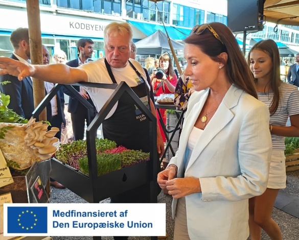 Foto Med Logo (2) (1)